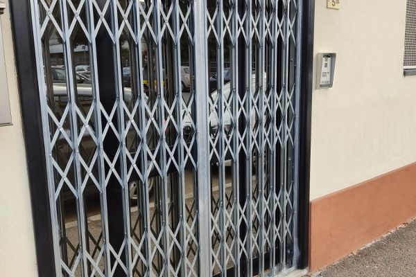 Cancello riducibile zincato e verniciato